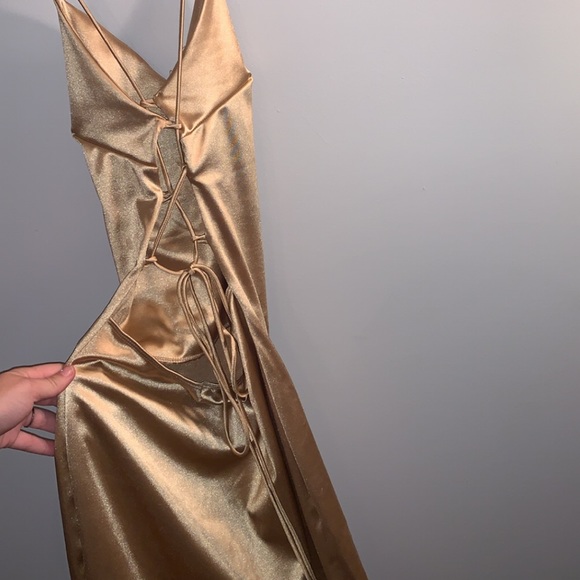 Gold dress - Picture 3 of 8